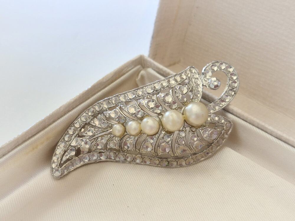 Vintage Pot Metal 1940s Silver and Faux Pearl Leaf Floral Brooch